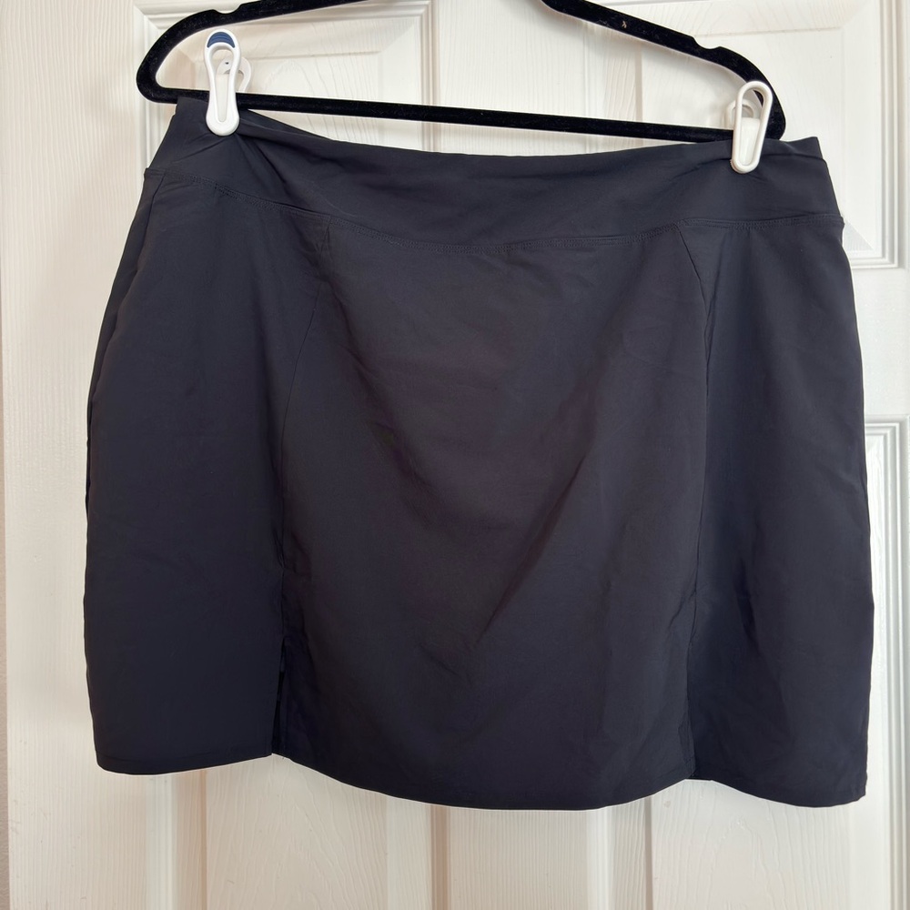 Black activewear skort
